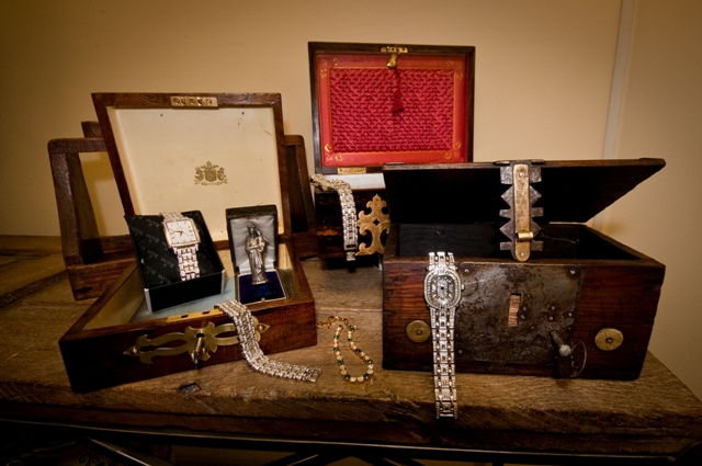 Antique Boxes, Jewelry Boxes, Bling Jewelry, Religious Antiques