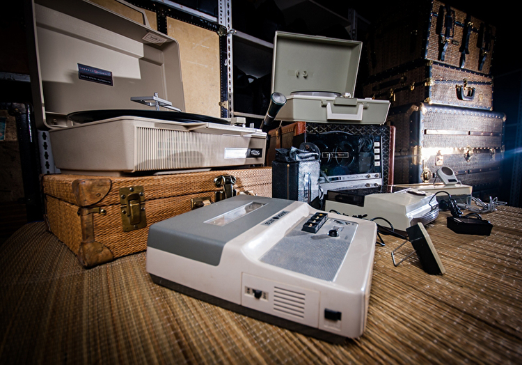 Vintage & Modern Electronics